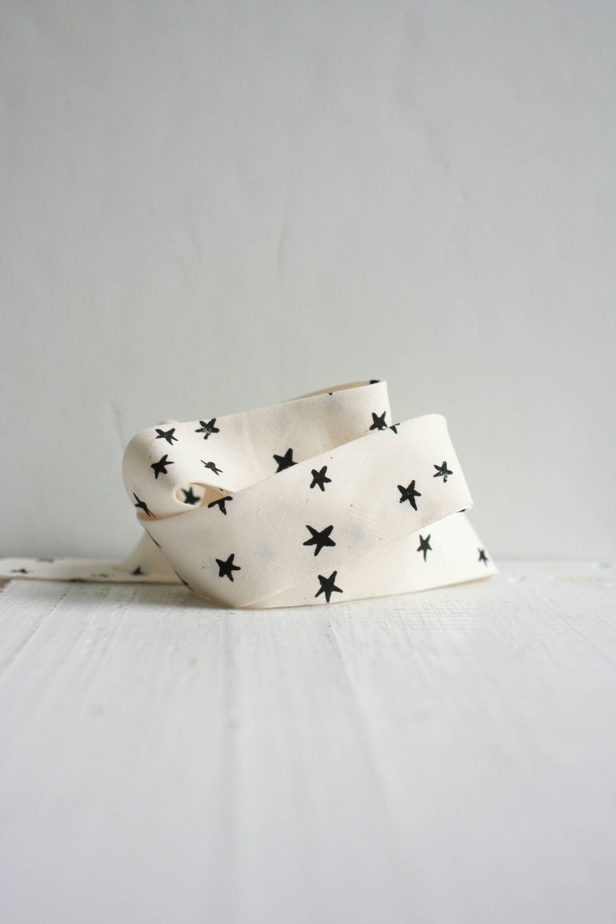 White bias trim with black star pattern on a light gray backgrounds 