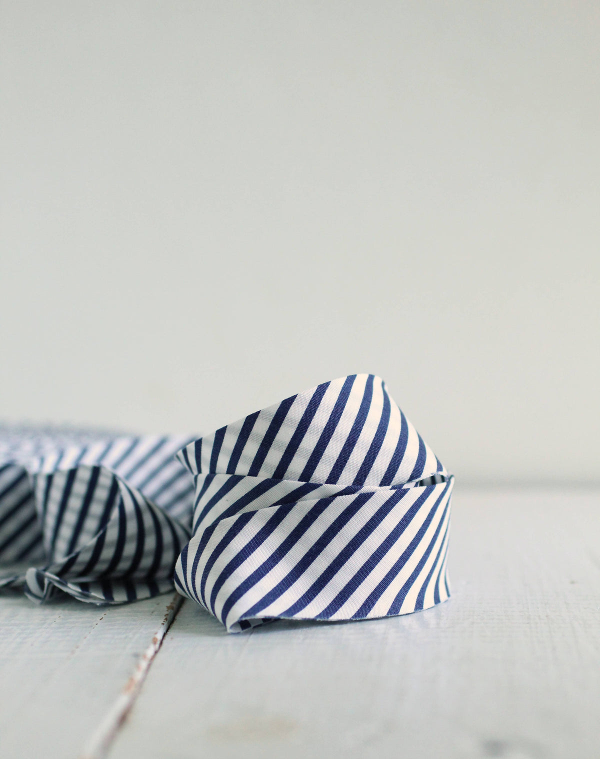 Bessie Pearl Binding Co - 2.5" Bias Quilt Binding, Navy Stripe